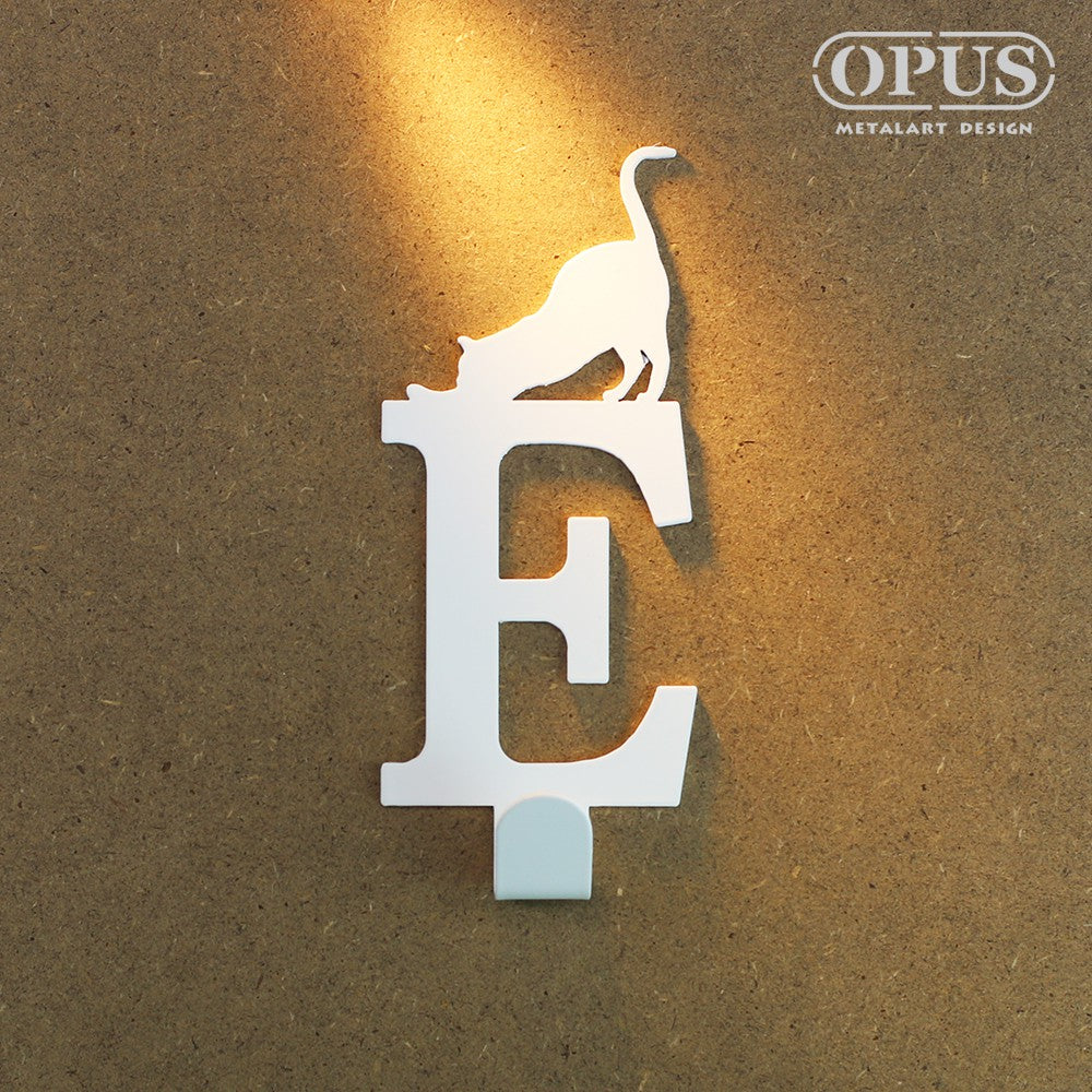 當貓咪遇上字母E 《優雅白》壁飾掛勾 造型無痕掛鉤 居家收納 聖誕交換禮【OPUS東齊金工】HO-ca10-E(W)