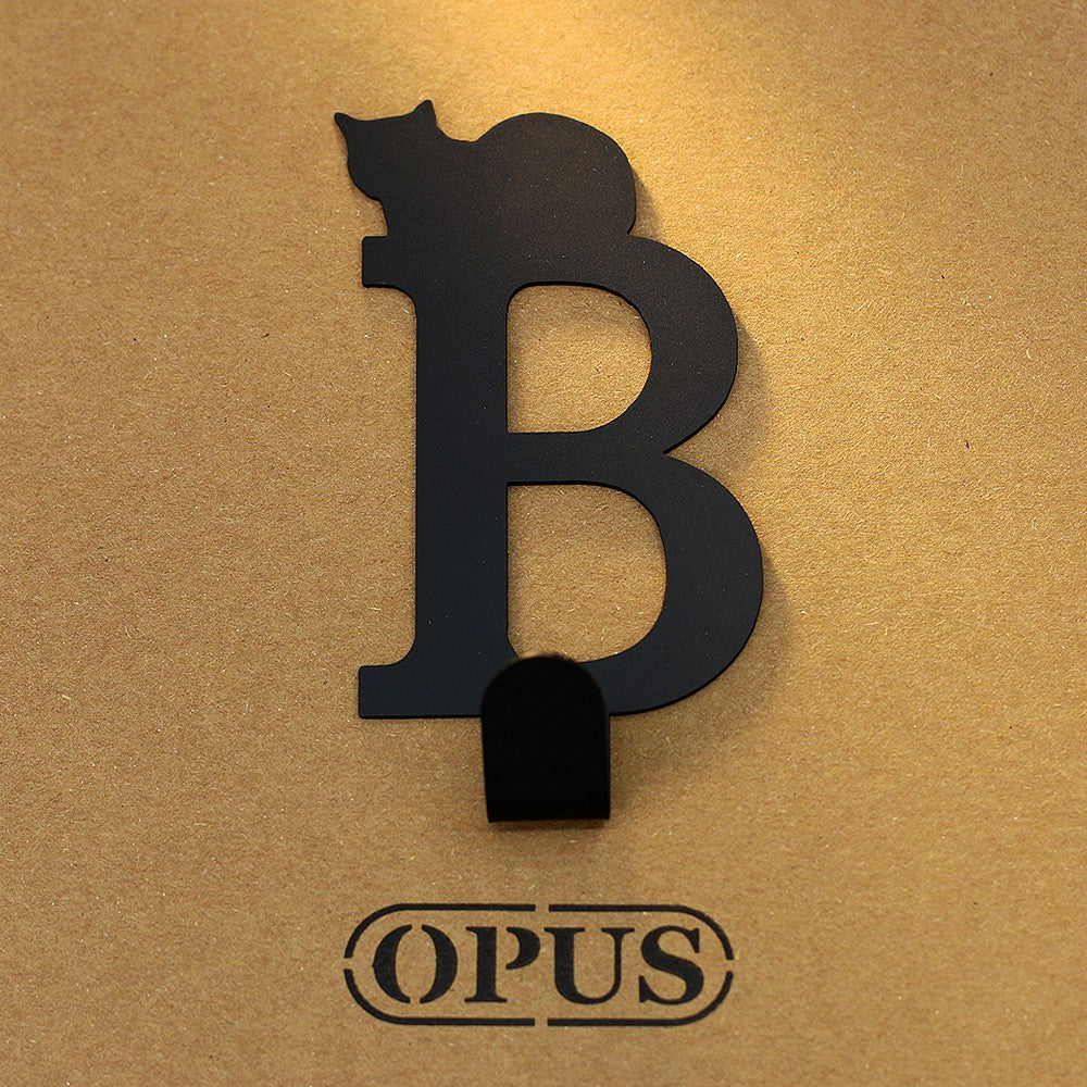 當貓咪遇上字母B 《經典黑》壁飾掛勾 造型無痕掛鉤 牆面拼字 【OPUS東齊金工】HO-ca10-B(B)