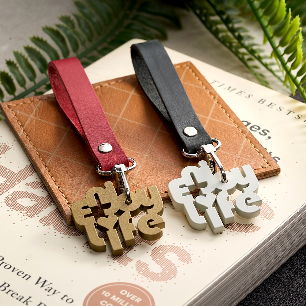 歐式鐵藝鑰匙圈吊飾《小日子/Enjoy Life》(4款任選) 金屬造型皮飾扣環 植鞣皮革 聖誕禮物【OPUS東齊金工】
