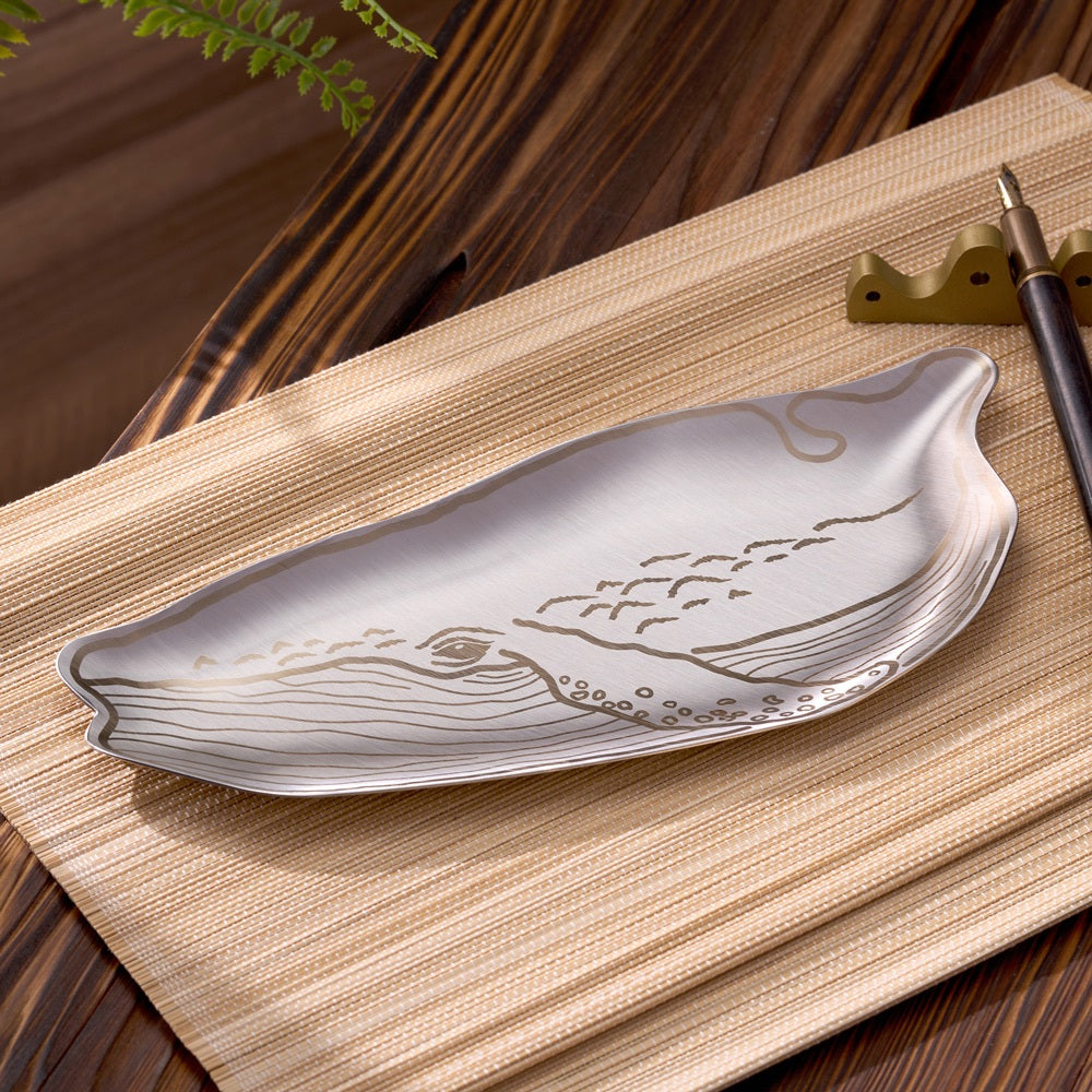【OPUS東齊金工】台灣造型淺盤《島嶼拾光/鯨魚》點心盤 桌上收納盤 線香盤 禮盒 TW-wh18